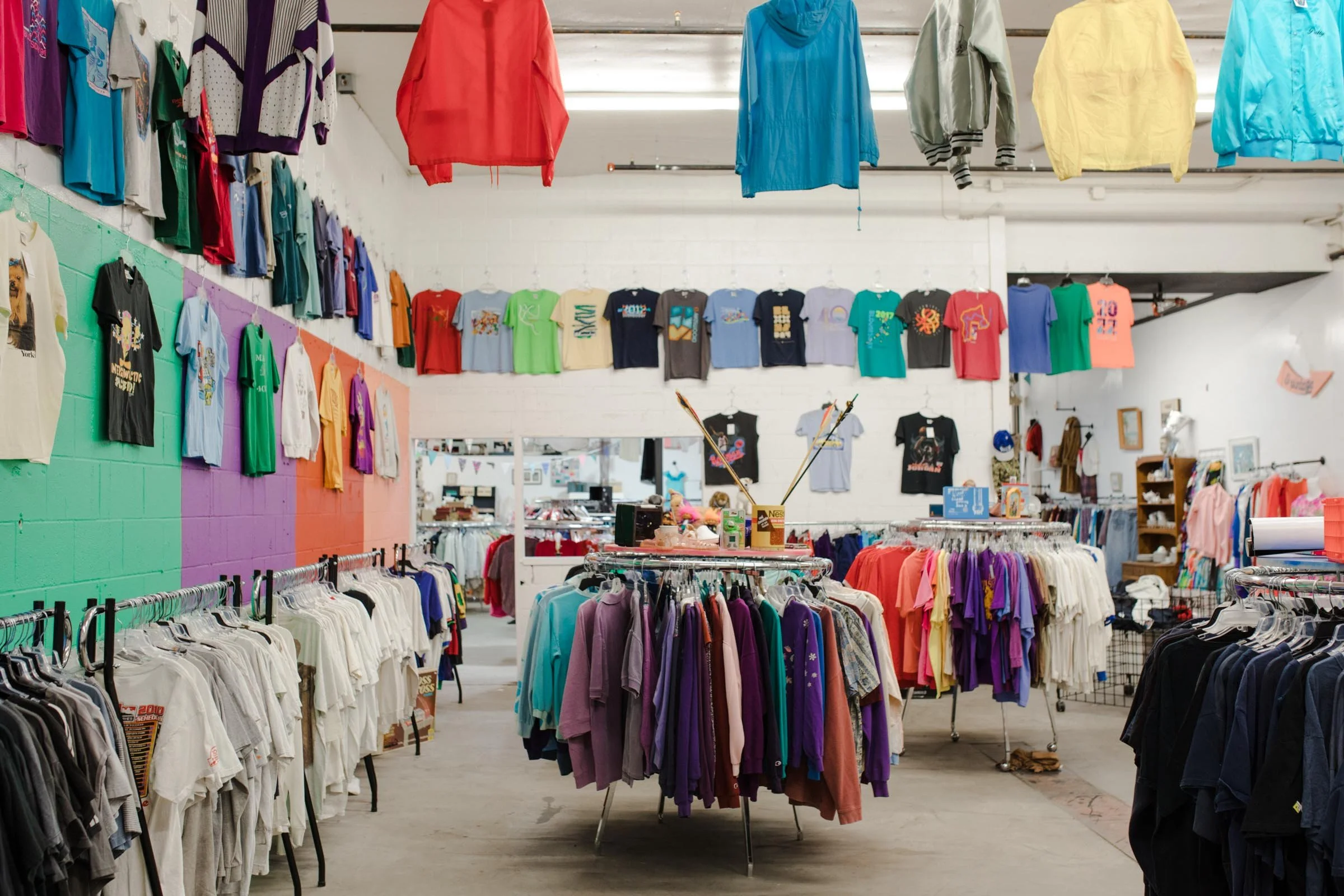 トップス Thrift GN Thrift & Vintage — Global Neighborhood